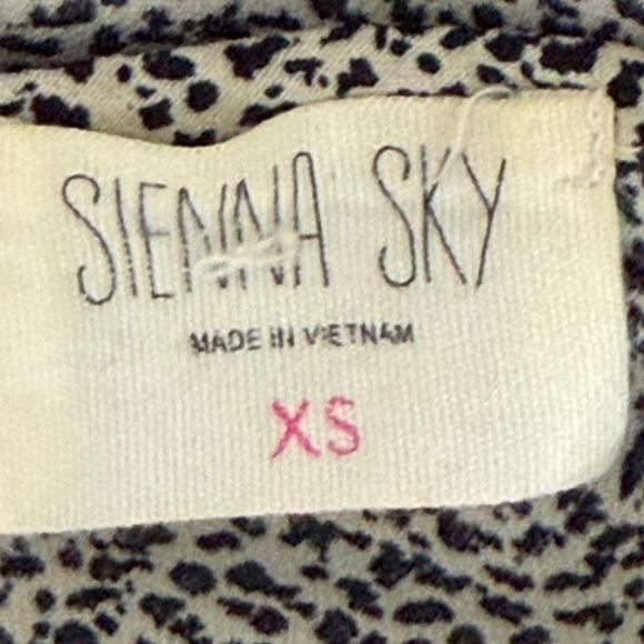 Sienna Sky Monochrome Ruffle Midi Dress sz xs - Picture 12 of 14